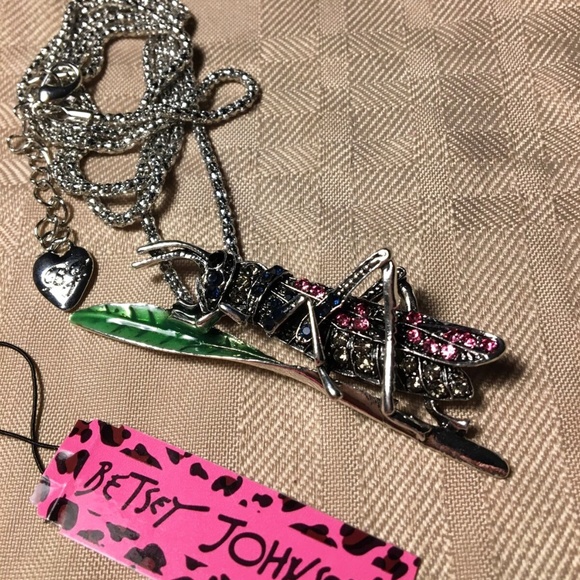 Grasshopper Locust Necklace On Leaf - Pink Amber Crystal Silver Alloy Metal - Picture 2 of 4